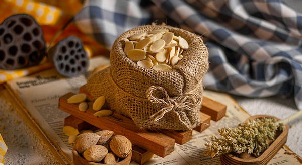 تصویر 2 از قیمت خرید بادام درختی پرک شده + فروش ویژه